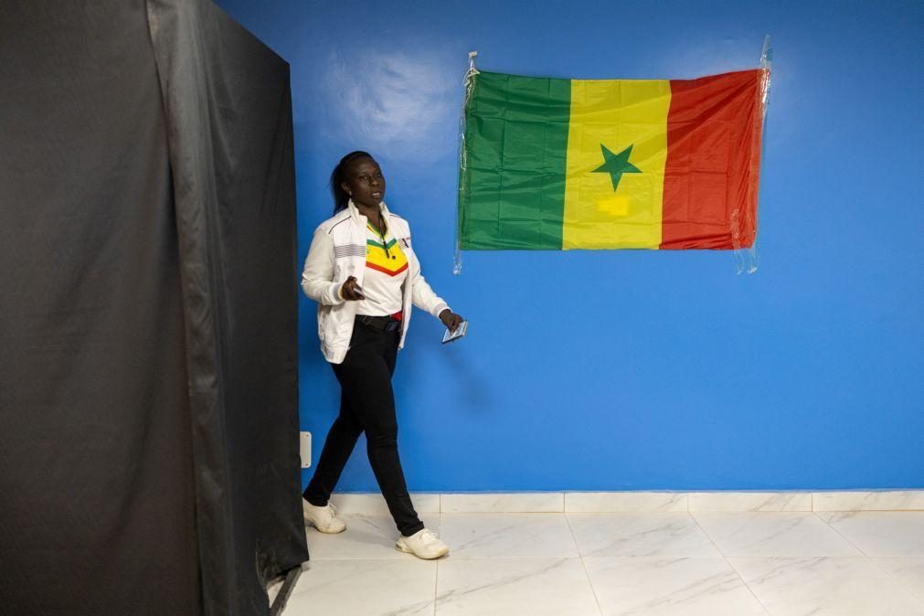 Senegaleses escolhem Presidente em eleição que não inclui os maiores protagonistas