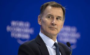 Ministro britânico lança dúvidas sobre versão russa do atentado em sala de espetáculos