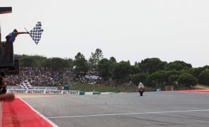 Aron Canet vence corrida de Moto2 em Portimão e lidera campeonato