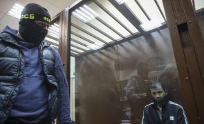 Quatro suspeitos do ataque de sexta-feira em Moscovo colocados em prisão preventiva