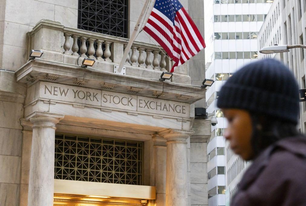 Wall Street fecha em baixa a digerir recordes recentes e sem indicadores