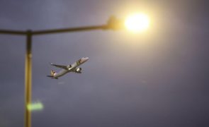 Mau tempo causa atrasos e desvio de voos no aeroporto de Lisboa