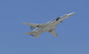 Avião militar russo despenha-se na Crimeia mas piloto sobrevive