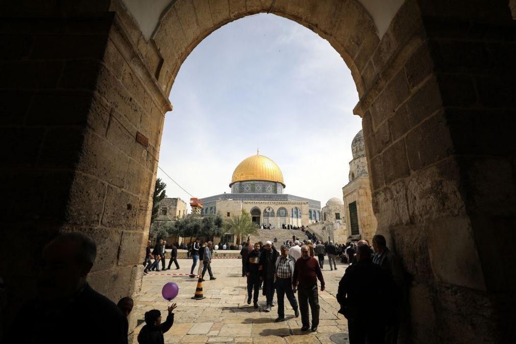 Cerca de 125 mil muçulmanos rezaram em Jerusalém sem incidentes significativos