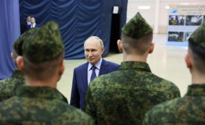 Putin assina decreto para recrutar 150 mil russos entre os 18 e os 30 anos