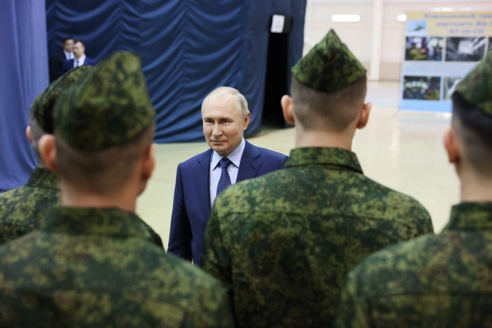 Putin assina decreto para recrutar 150 mil russos entre os 18 e os 30 anos