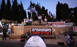 Israel: Milhares de manifestantes pedem eleições antecipadas pelo 2º dia consecutivo