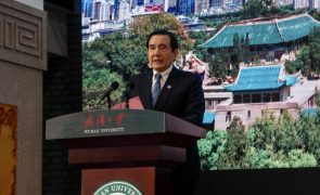 Antigo líder de Taiwan recusa independência em visita à China continental
