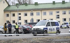 Uma criança morta e duas gravemente feridas no tiroteio em escola na Finlândia