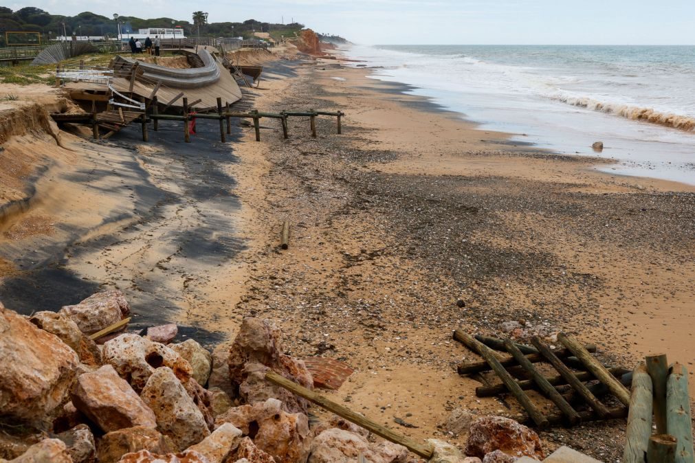 Projeto de 14 ME vai repor areia que desapareceu após temporal em praia algarvia