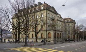 Suíça vai votar iniciativa da extrema-direita para limitar população