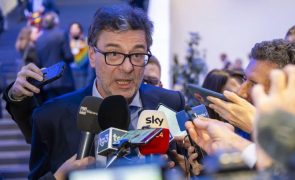 Itália diz que Comissão Europeia vai abrir processo por défice excessivo