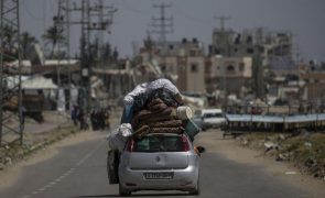 Regresso de palestinianos deslocados bloqueia trégua em Gaza