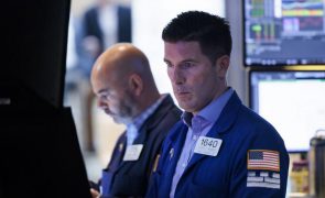 Wall Street fecha em ordem dispersa apesar de sinais de controlo da inflação