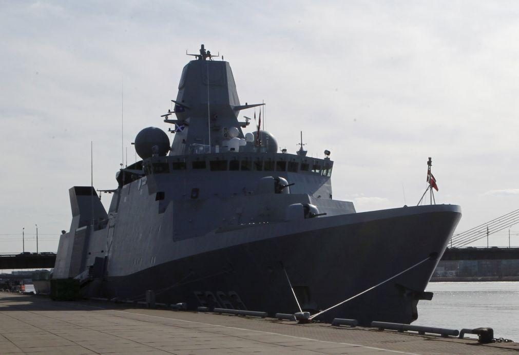 Problema com mísseis em fragata dinamarquesa obriga a encerrar estreito