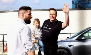 Tesla promete apresentar veículo autónomo no início de agosto