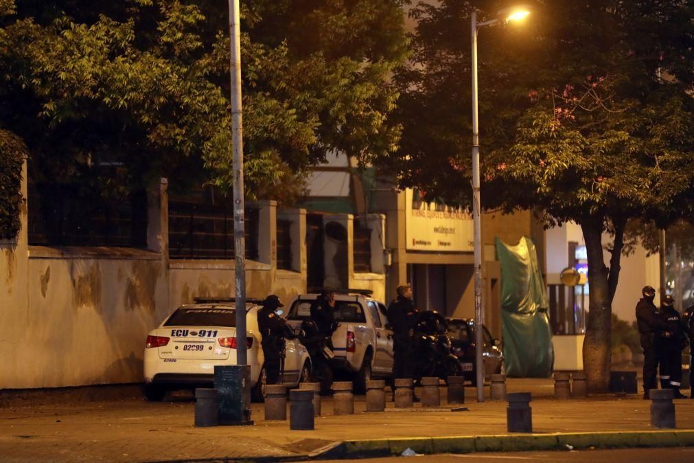 Polícia do Equador invade embaixada mexicana onde se refugiou ex vice-presidente