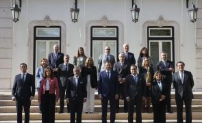 Governo completo reúne-se hoje em Óbidos