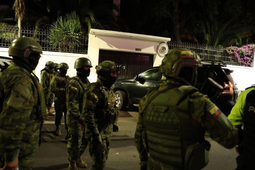México suspende relações com Equador após invasão da embaixada mexicana em Quito