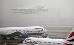 Cerca de 70 voos cancelados no Reino Unido devido à tempestade 'Kathleen'