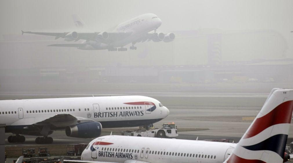 Cerca de 70 voos cancelados no Reino Unido devido à tempestade 'Kathleen'