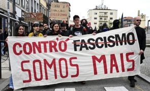 Centenas de pessoas unem-se Porto contra o fascismo e solidárias com imigrantes