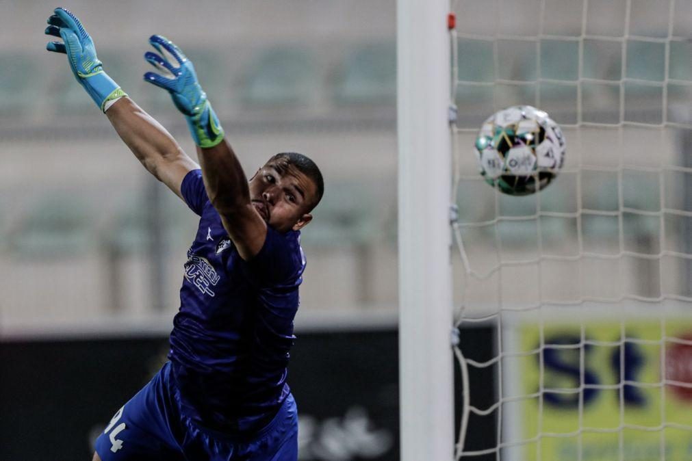 Guarda-redes do FC Porto Samuel Portugal sofre bursite no cotovelo esquerdo