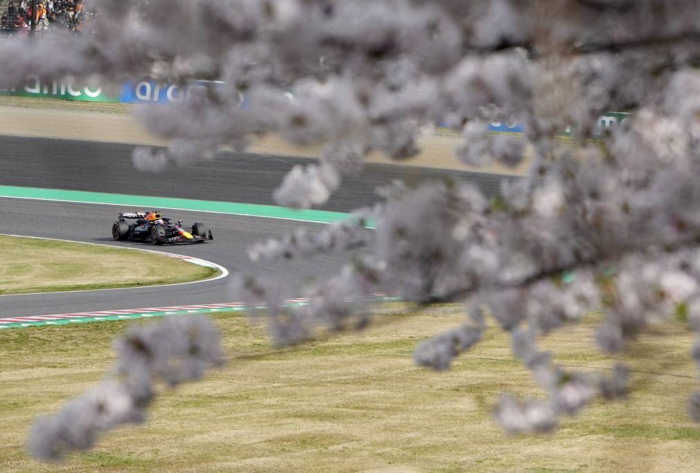 Verstappen volta aos triunfos no Japão e dispara na liderança da F1