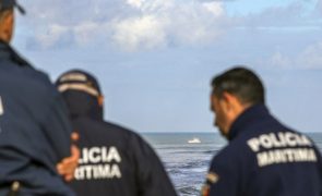 Timoneiro de 62 anos da embarcação naufragada em Tróia resgatado com vida