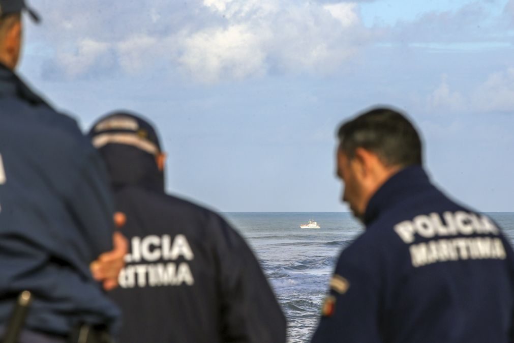Encontrados corpos de criança e de adulto de embarcação naufragada em Tróia
