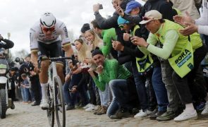 Poel volta a vencer Paris-Roubaix e soma sexto 'Monumento' da carreira
