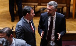 Pedro Nuno escreve a Montenegro para negociar acordo para a função pública