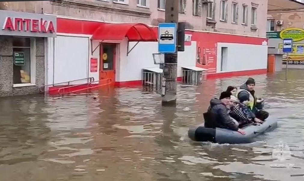 Rússia declara estado de emergência em mais duas regiões devido a inundações