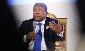 Presidente angolano abordou paz com enviados do Reino Unido e do Quénia