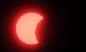 Eclipse solar total começou a sua 'passagem' pela América do Norte