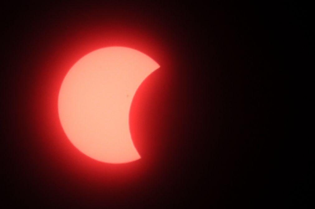 Eclipse solar total começou a sua 'passagem' pela América do Norte