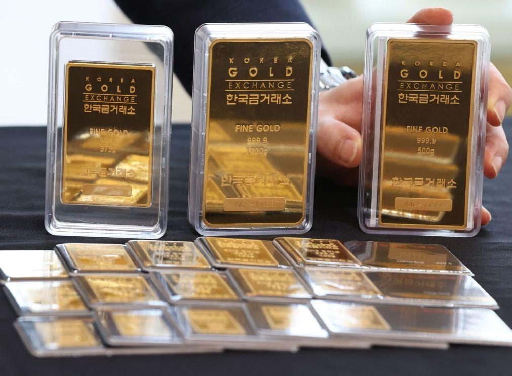 Preço do ouro atinge novo máximo de mais de 2.358 dólares por onça troy