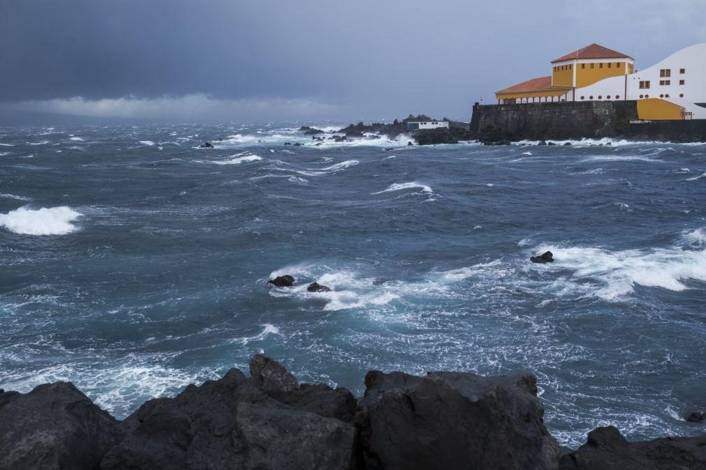 Grupos Ocidental e Central dos Açores com avisos amarelo por causa da chuva