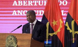 PR angolano e Luís Montenegro abordaram ao telefone perspetivas da cooperação bilateral