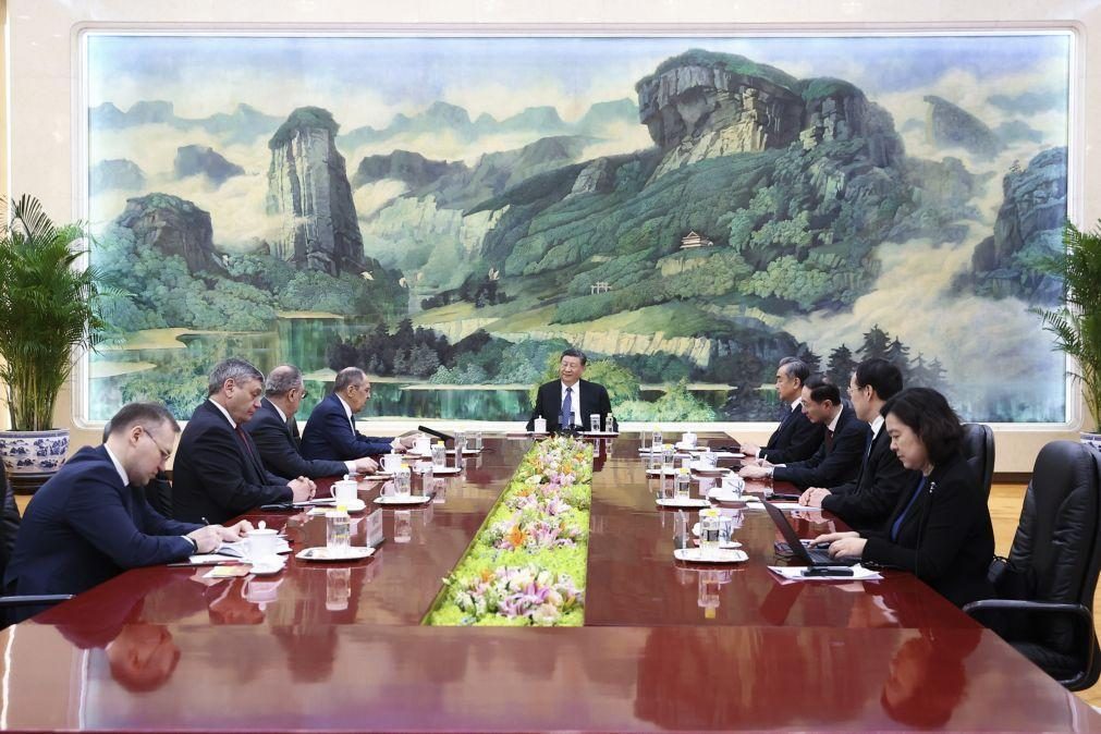 Xi diz a Lavrov que relações sino-russas devem avançar 