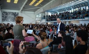 Marcelo criticado por alunos pede que sejam aplaudidos e diz 