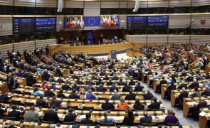 CORREÇÃO DO TÍTULO: Eurodeputados aprovam recomendação histórica de incluir aborto nos direitos fundamentais da UE