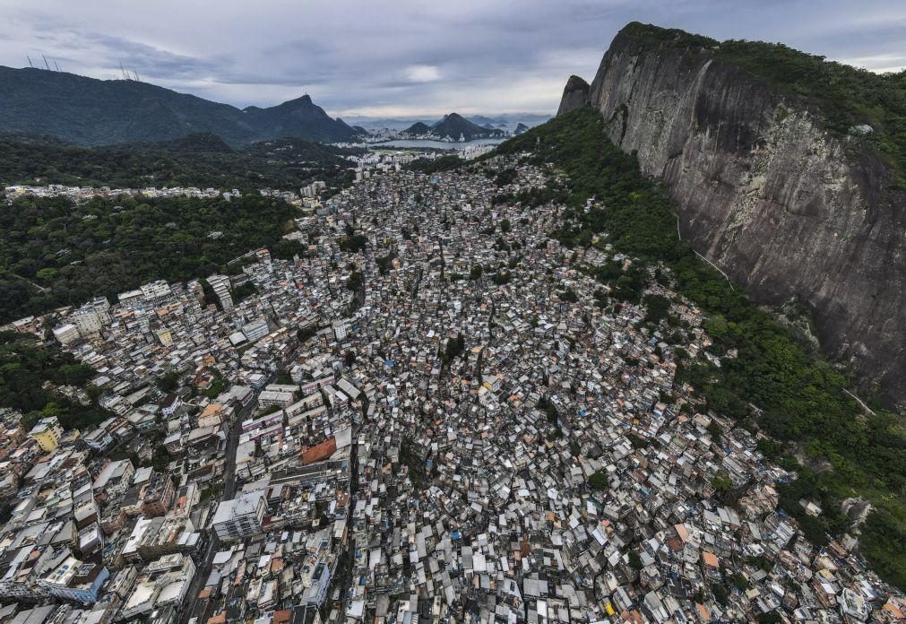 Crime organizado cresce no Rio de Janeiro após restrição de ações nas favelas