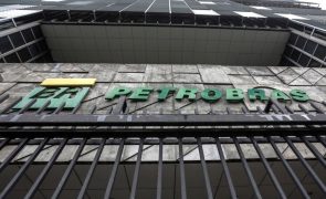 Justiça do Brasil afasta presidente da petrolífera estatal Petrobras