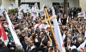 Funeral de líder de partido cristão libanês assassinado junta milhares de apoiantes