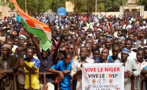 Milhares de pessoas manifestam-se no Níger a exigir saída de militares dos EUA