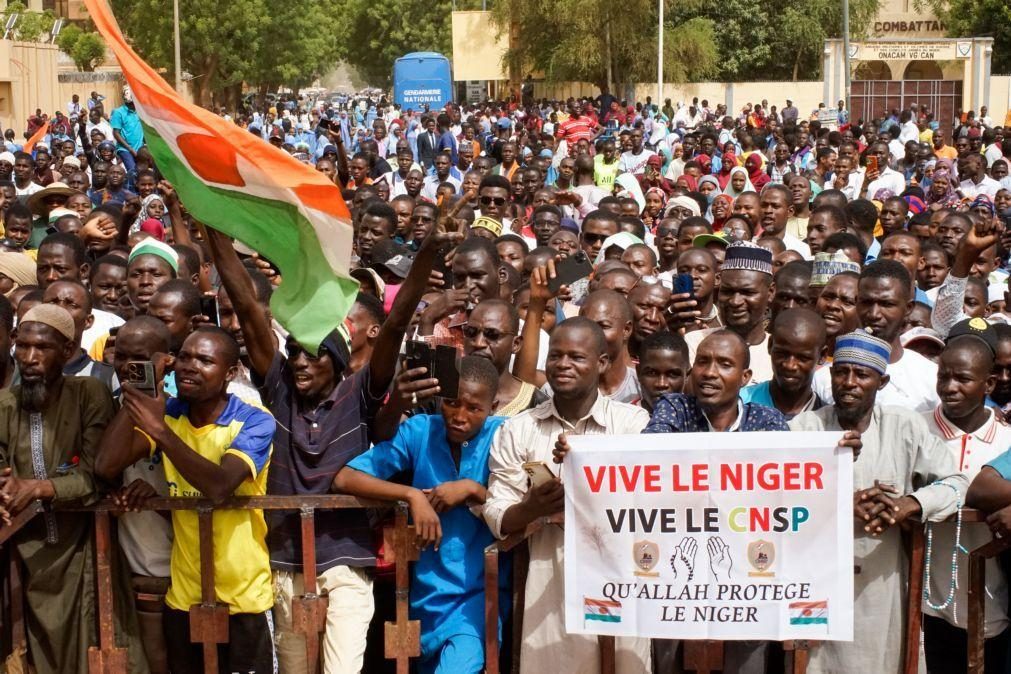 Milhares de pessoas manifestam-se no Níger a exigir saída de militares dos EUA