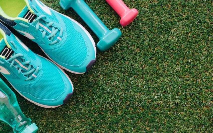 Bem-estar e saúde - Cinco exercícios para ficar em forma em casa… ou ao ar livre!