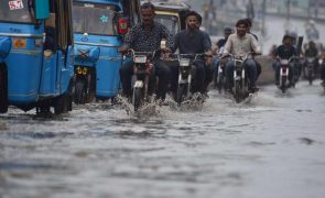 Pelo menos 38 mortos devido às fortes chuvas no Paquistão