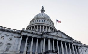 Congresso dos EUA vai votar planos separados de ajuda à Ucrânia e a Israel